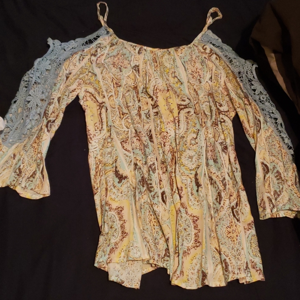 Cato Cold Shoulder Crochet Sleeve Paisley Top